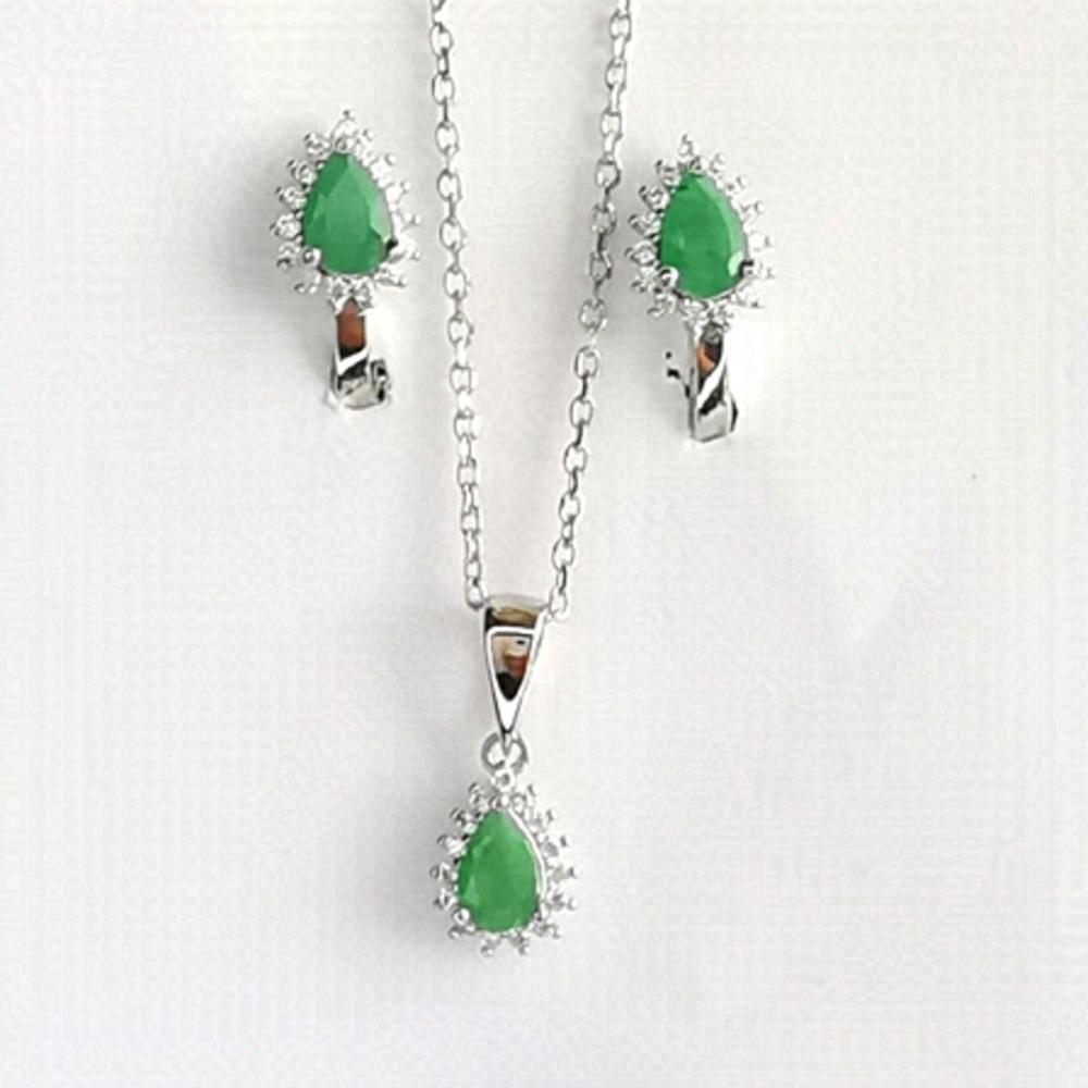 Emerald and Diamond halo necklace earrings set 🆕